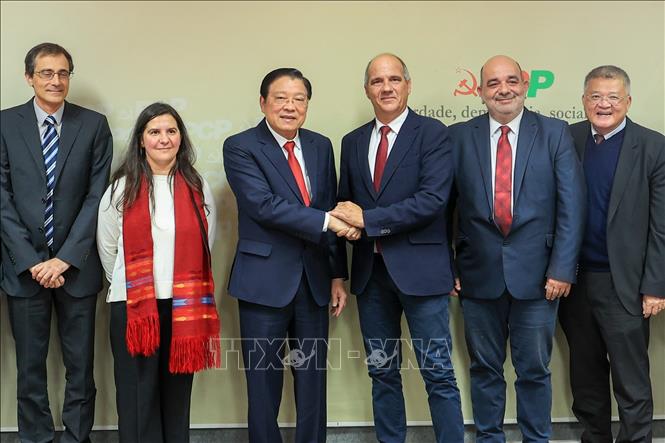 Đồng chí Phan Đình Trạc gặp gỡ và làm việc với Tổng Bí thư Đảng Cộng sản Paulo Raimundo. Ảnh: Anh Hiển - PV TTXVN tại châu Âu 