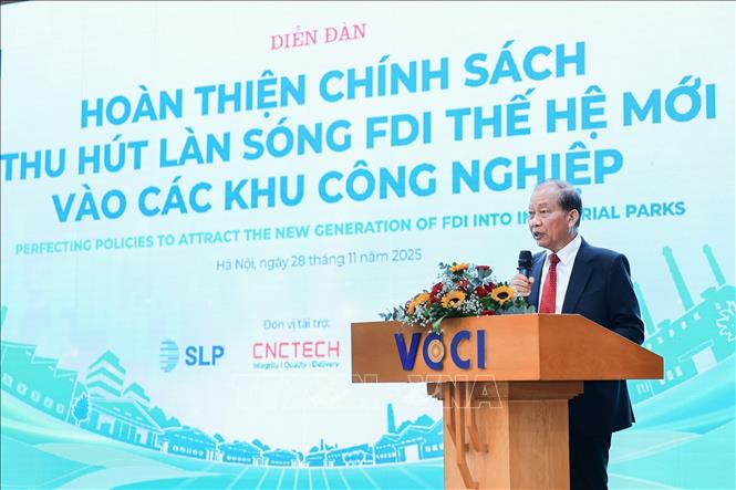 Ông Hoàng Quang Phòng, Phó Chủ tịch Liên đoàn Thương mại và Công nghiệp Việt Nam phát biểu khai mạc Diễn đàn. Ảnh: Lê Đông - TTXVN