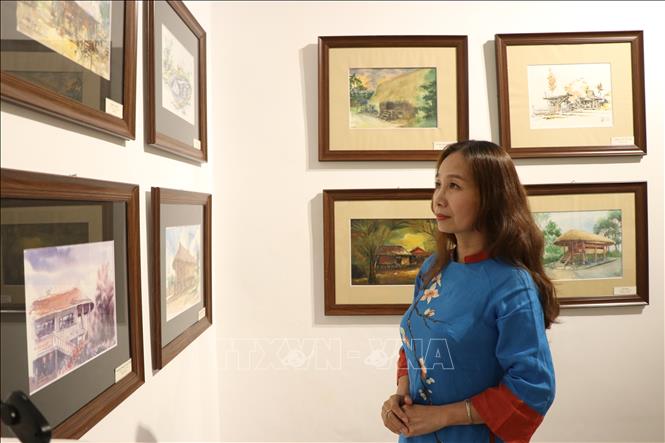 Khách tham quan triển lãm. Ảnh: Mai Trang- TTXVN 