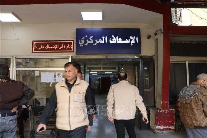 Khoa cấp cứu của bệnh viện al-Mouwasat ở Damascus, Syria, nơi các nạn nhân bị thương sau các cuộc không kích của Israel xuống thị trấn Beit Jinn được chuyển tới điều trị, ngày 28/11/2025. Ảnh: THX/TTXVN