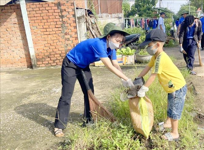 Tuổi trẻ Đồng Nai chung tay bảo vệ môi trường sống xanh, sạch, an toàn. Ảnh: Nhật Bình – TTXVN.