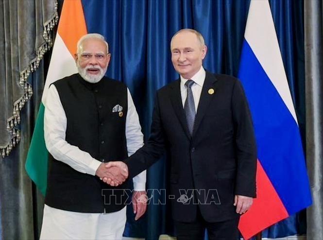 (Tư liệu) Tổng thống Nga Vladimir Putin (phải) và Thủ tướng Ấn Độ Narendra Modi tại cuộc gặp ở Thiên Tân, Trung Quốc ngày 1/9/2025. Ảnh: ANI/TTXVN