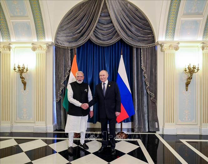 (Tư liệu) Tổng thống Nga Vladimir Putin (phải) và Thủ tướng Ấn Độ Narendra Modi tại cuộc gặp ở Thiên Tân, Trung Quốc ngày 1/9/2025. Ảnh: ANI/TTXVN