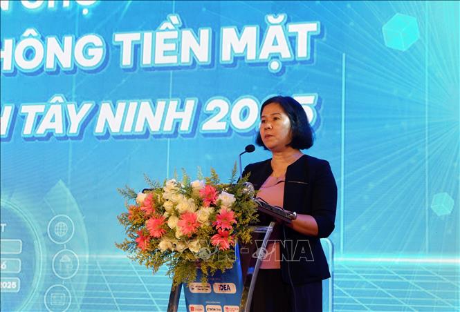 Lãnh đạo Sở Công thương Tây Ninh mong muốn phiên chợ sẽ góp phần hình thành thói quen thanh toán số trong cộng đồng, thúc đẩy thương mại điện tử phát triển bền vững. Ảnh: Đức Hạnh - TTXVN 