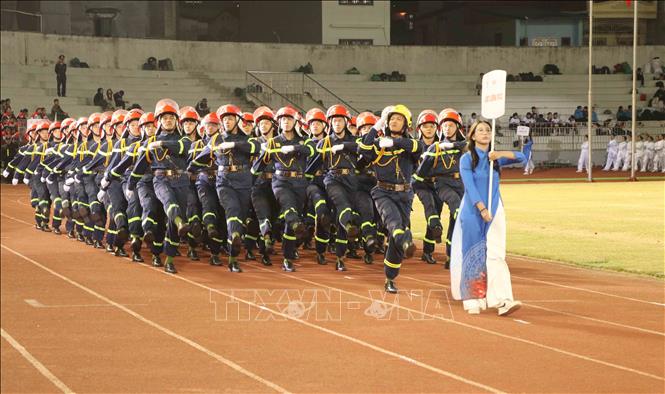 Diễu hành tại lễ khai mạc Đại hội Thể dục thể thao thành phố lần thứ X. Ảnh: Hoàng Ngọc - TTXVN 