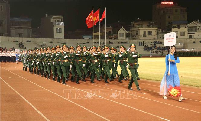Diễu hành tại lễ khai mạc Đại hội Thể dục thể thao thành phố lần thứ X. Ảnh: Hoàng Ngọc - TTXVN 