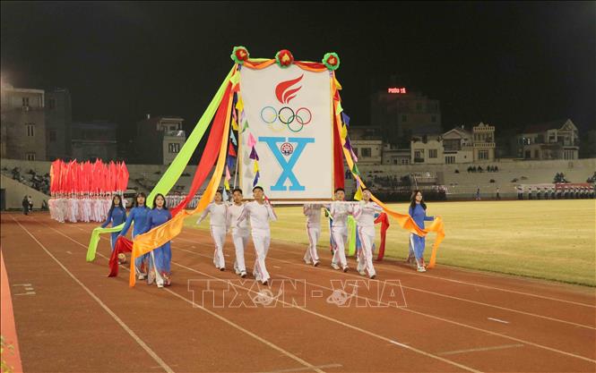 Diễu hành tại lễ khai mạc Đại hội Thể dục thể thao thành phố lần thứ X. Ảnh: Hoàng Ngọc - TTXVN 
