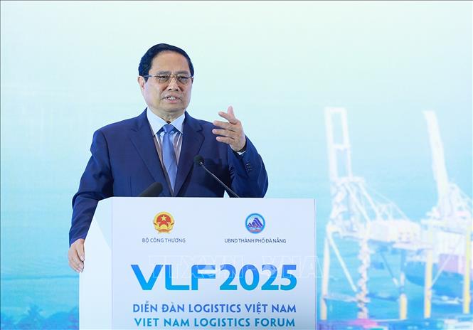 Thủ tướng Phạm Minh Chính phát biểu tại Diễn đàn Logistics Việt Nam năm 2025. Ảnh: Dương Giang-TTXVN
