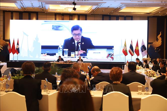 Ngoại trưởng Thái Lan Sihasak Phuangketkeow phát biểu khai mạc Hội nghị Bộ trưởng GMS lần thứ 27 ngày 28/11. Ảnh: Đỗ Sinh – P/v TTXVN tại Thái Lan
