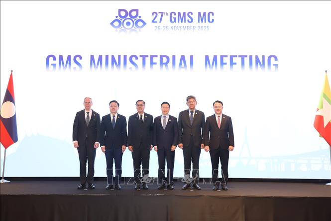 Ban tổ chức chụp ảnh lưu niệm với các trưởng đoàn dự hội nghị. Ảnh: Đỗ Sinh – P/v TTXVN tại Thái Lan
