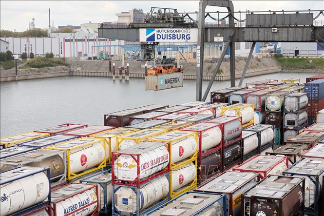 Quang cảnh cảng hàng hoá ở Duisburg, Đức. Ảnh: THX/TTXVN
