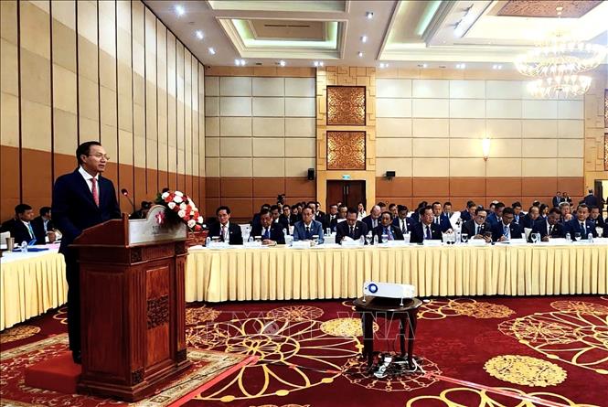 Ông Đoàn Trung Kiên, Phó Chủ tịch UBND tỉnh Tây Ninh phát biểu tại phiên toàn thể Hội nghị Hợp tác và Phát triển các tỉnh biên giới Việt Nam-Campuchia lần thứ 13. Ảnh: TTXVN phát