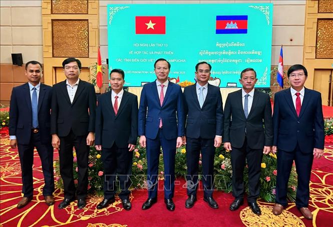 Đoàn công tác tỉnh Tây Ninh tham dự Hội nghị Hợp tác và Phát triển các tỉnh biên giới Việt Nam-Campuchia lần thứ 13 tại thủ đô Phnom Penh, Vương quốc Campuchia. Ảnh: TTXVN phát