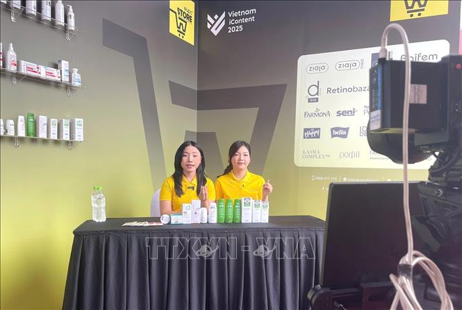 Doanh thu nhiều phiên Mega Livestream lên đến hàng trăm tỷ đồng. Ảnh: Thu Hương - TTXVN