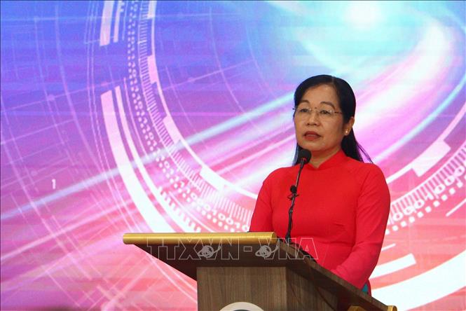 Giám đốc Sở Giáo dục và Đào tạo tỉnh Vĩnh Long La Thị Thúy phát biểu tại Ngày hội công nghệ số năm 2025. Ảnh:  Phúc Sơn – TTXVN.