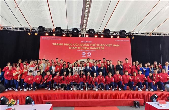 The Vietnamese athletes at a ceremony on November 29 to unveil the official uniforms for the Vietnamese delegation at the 33rd SEA Games. VNA Photo