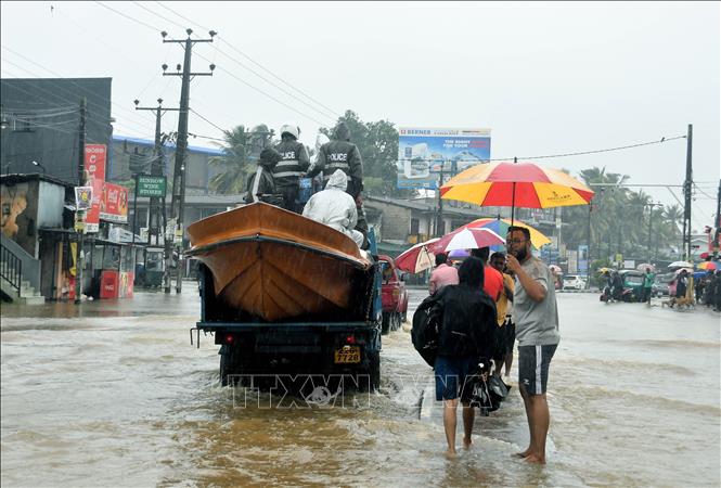 Ngập lụt do mưa lớn tại Colombo, Sri Lanka ngày 28/11/2025. Ảnh: THX/TTXVN