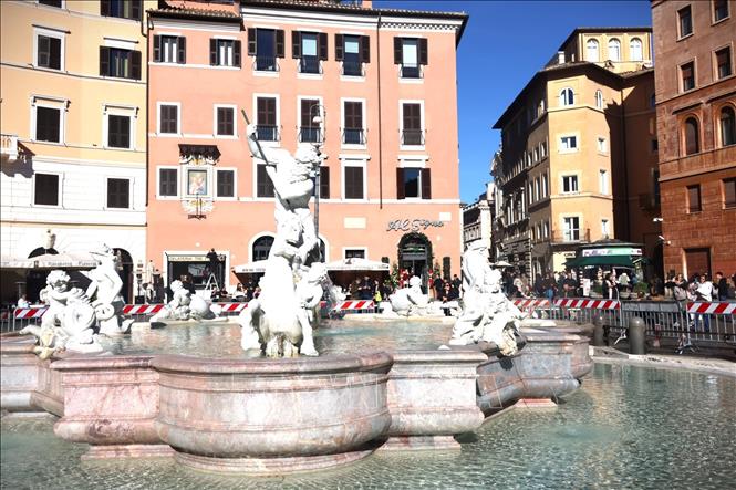 Đài phun nước thần biển (La Fontana del Nettuno) tại Quảng trường Navona. Ảnh: Thanh Hải - PV TTXVN tại Italy