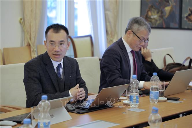 Ông Nguyễn Phú Bình, Phó Giám đốc NAFOSTED, giới thiệu về Luật KHCN&ĐMST 2025. Ảnh: Thu Hằng - PV TTXVN tại Đức