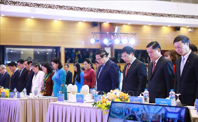 Thủ tướng Phạm Minh Chính và các đại biểu dự Hội nghị tưởng niệm đồng bào thiệt mạng do bão lũ. Dương Giang-TTXVN
