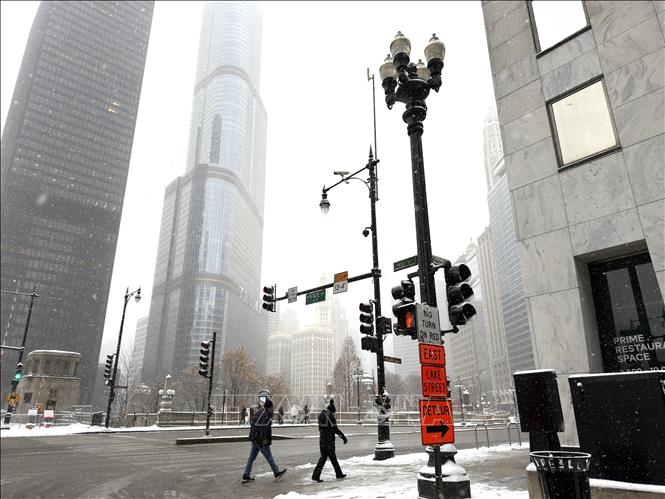Tuyết đầu tại Trump Tower ở trung tâm Chicago. Ảnh: Ngọc Quang -  PV TTXVN tại Mỹ