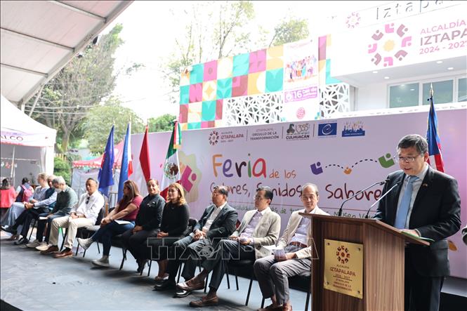 Đại sứ Việt Nam tại Mexico Nguyễn Văn Hải, Chủ tịch Ủy ban ASEAN tại Mexico phát biểu tại sự kiện. Ảnh: Phi Hùng - PV TTXVN tại Mexico