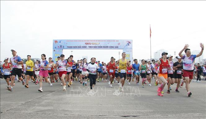 Các vận động viên thi đấu nội dung 10 km. Ảnh: Đồng Thúy-TTXVN