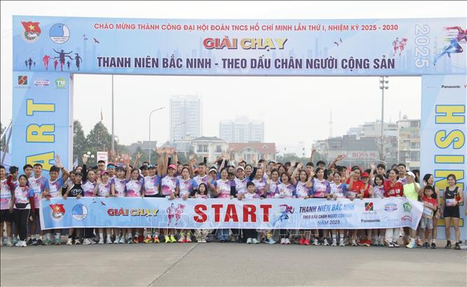 Các vận động viên thi đấu nội dung 5 km. Ảnh: Đồng Thúy-TTXVN