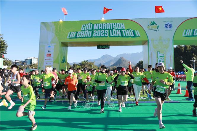 Các vận động viên tham gia giải chạy Marathon Lai Châu. Ảnh: Quý Trung – TTXVN

