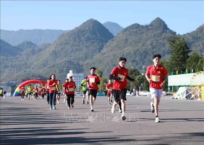 Các vận động viên tham gia giải chạy Marathon Lai Châu năm 2025. Ảnh: Quý Trung – TTXVN