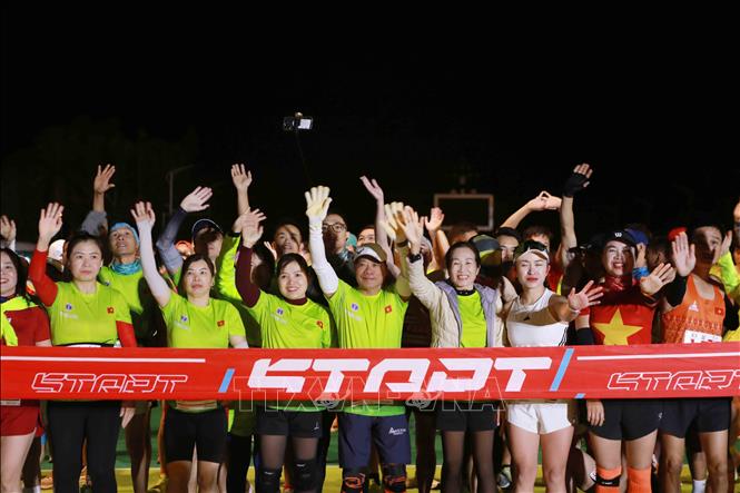 Các vận động viên tham gia tranh tài cự ly 21km. Ảnh: Quý Trung – TTXVN