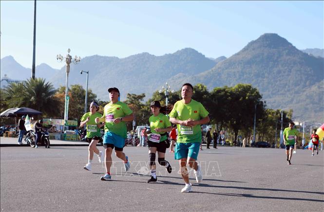 Các vận động viên tham gia giải chạy Marathon Lai Châu năm 2025. Ảnh: Quý Trung – TTXVN