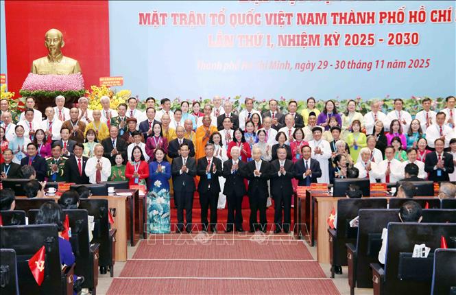 Ra mắt Ủy ban MTTQ Việt Nam Thành phố khóa I, nhiệm kỳ 2025- 2030. Ảnh: Xuân Khu-TTXVN
