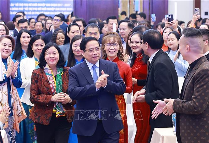 Prime Minister Pham Minh Chinh attends the conference reviewing the project supporting Women’s Startups and commending outstanding cooperatives managed by women in 2025. Photo: Duong Giang – VNA