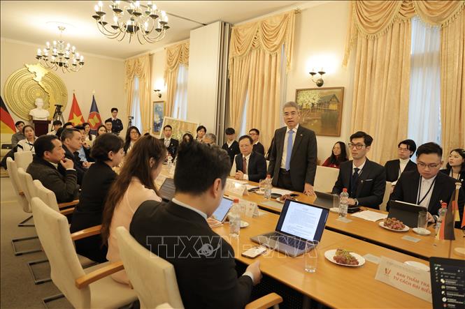 Đại sứ Việt Nam tại Đức, Nguyễn Đắc Thành, phát biểu tại Đại hội. Ảnh: Thu Hằng - Pv TTXVN tại Đức