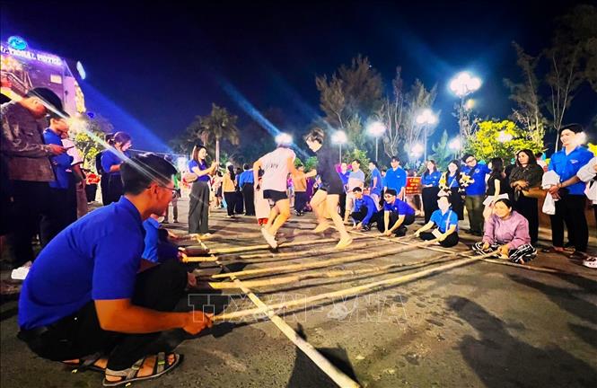 There are art activities promoting the culture of ethnic minority groups such as the Hoa and the Khmer. VNA Photo: Ánh Tuyết