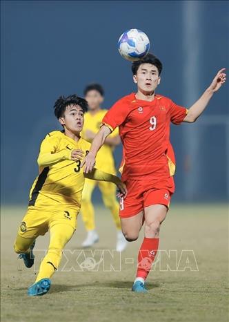 Sớm có bàn thắng dẫn trước, các cầu thủ U17 Việt Nam chơi bóng tự tin. Ảnh: Minh Quyết - TTXVN