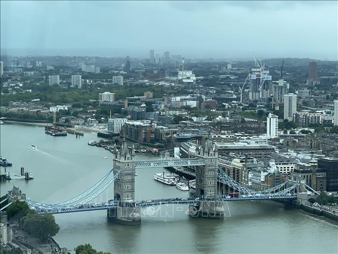 Chiêm ngưỡng vẻ đẹp của cầu Tháp (Tower Bridge) từ Sky Garden. Ảnh: Minh Hợp-Pv TTXVN tại Anh