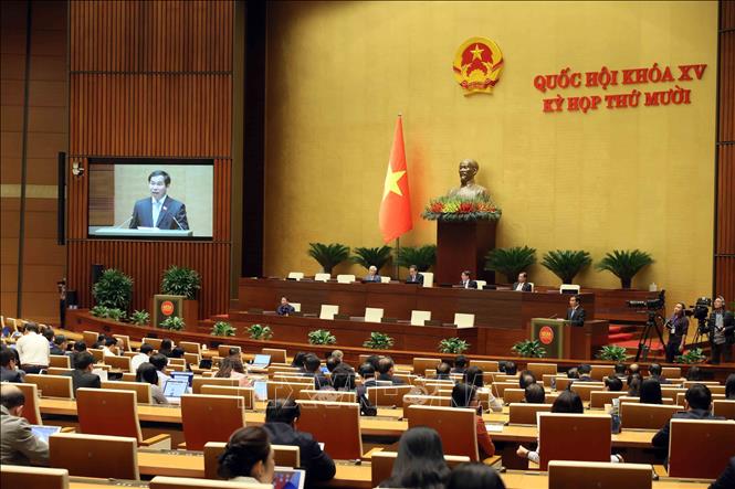 Tổng Thư ký Quốc hội - Chủ nhiệm Văn phòng Quốc hội Lê Quang Mạnh trình bày bổ xung nội dung Kỳ họp thứ 10, Quốc hội khóa XV. Ảnh: An Đăng - TTXVN