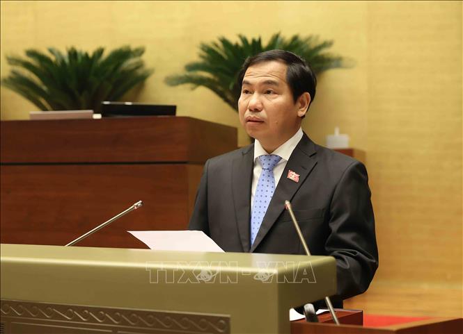 Tổng Thư ký Quốc hội - Chủ nhiệm Văn phòng Quốc hội Lê Quang Mạnh trình bày bổ xung nội dung Kỳ họp thứ 10, Quốc hội khóa XV. Ảnh: An Đăng - TTXVN