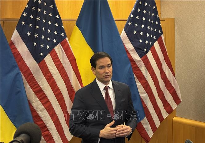 Ngoại trưởng Mỹ Marco Rubio trong cuộc họp báo sau cuộc gặp phái đoàn Ukraine để thảo luận về kế hoạch hòa bình, tại Geneva, Thụy Sĩ ngày 23/11/2025. Ảnh: Anadolu Agency/TTXVN