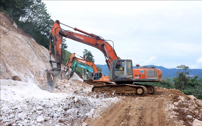 Không khí thi công khẩn trương trong những ngày cuối tháng 11/2025. Ảnh: Quốc Khánh - TTXVN