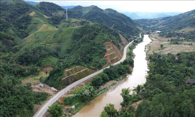 Dự án kết nối giao thông các tỉnh miền núi phía Bắc là công trình hạ tầng chiến lược, hoàn thiện mạng lưới giao thông vùng Tây Bắc. Ảnh: Quốc Khánh - TTXVN