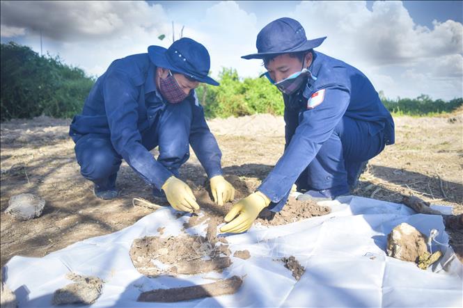 Đội K91 tìm kiếm hài cốt liệt sĩ Việt Nam trên địa bàn tỉnh Prey Veng (Vương quốc Campuchia). Ảnh: TTXVN phát