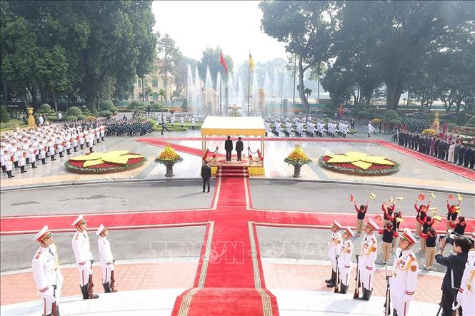 Lễ đón chính thức Quốc vương Brunei thăm cấp Nhà nước tới Việt Nam. Ảnh: Lâm Khánh – TTXVN