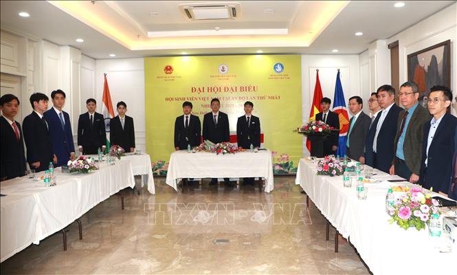 Các đại biểu làm lễ chào cờ. Ảnh: Quang Trung - PV TTXVN tại Ấn Độ  