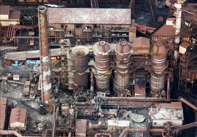 Hiện trường vụ nổ tại nhà máy công ty thép Nippon Steel ở thành phố Muroran, tỉnh Hokkaido, Nhật Bản ngày 1/12/2025. Ảnh: Kyodo/TTXVN