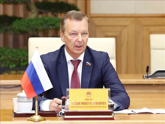 Phó Chủ tịch thứ nhất Hội đồng Liên bang Nga Andrey Yatskin phát biểu tại buổi tiếp. Ảnh: Phương Hoa – TTXVN