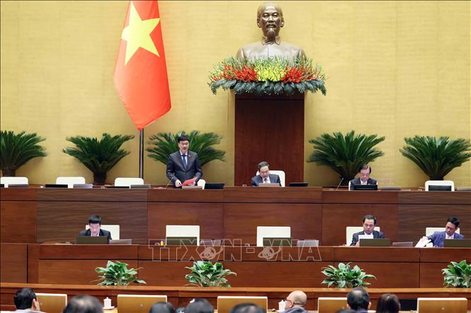 Phó Chủ tịch Quốc hội Vũ Hồng Thanh điều hành phiên họp. Ảnh: An Đăng - TTXVN