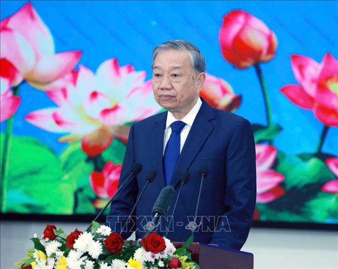 Tổng Bí thư Tô Lâm phát biểu chính sách tại Học viện Chính trị và Hành chính Quốc gia Lào, chiều 1/12/2025. Ảnh: Thống Nhất - TTXVN
